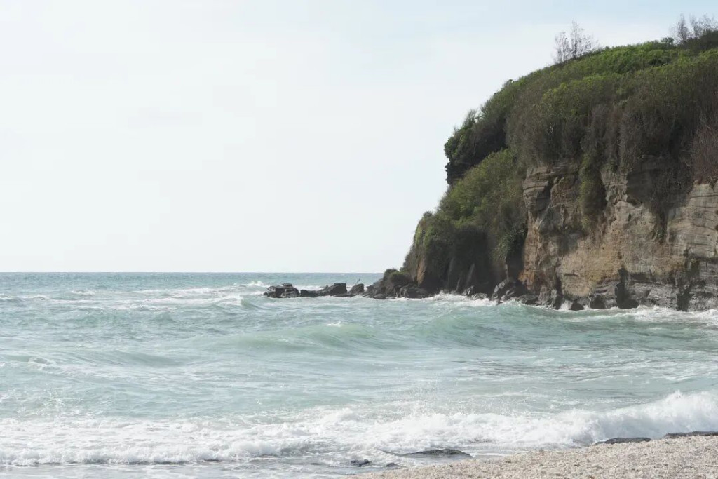 打卡最美海岛涠洲岛，坐哪趟动车最合适？